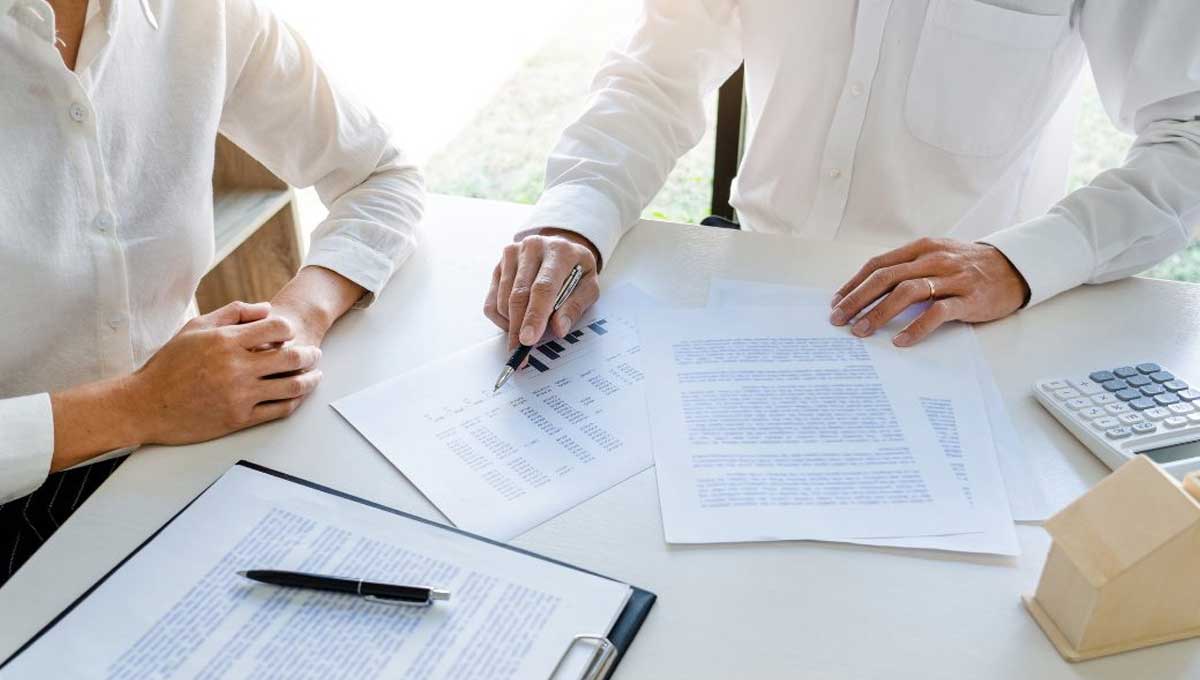 Real-Estate-Agent-vs.-Broker-The-Complete-Guide