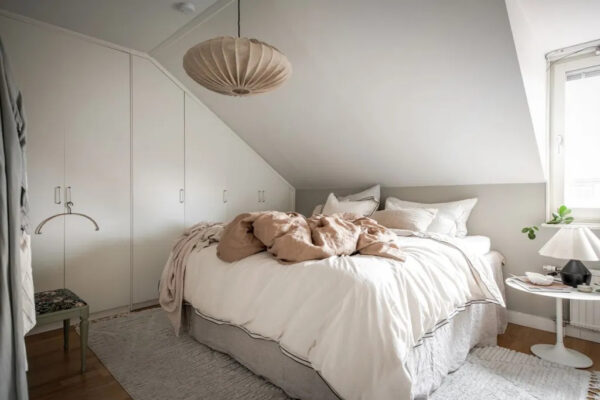 slanted-ceiling-low-ceiling-attic-bedroom-ideas-pr-1