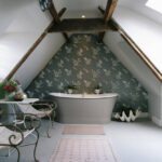 sloped-ceiling-attic-bathroom-ideas-practical-guid-1