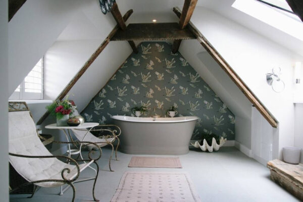 sloped-ceiling-attic-bathroom-ideas-practical-guid-1
