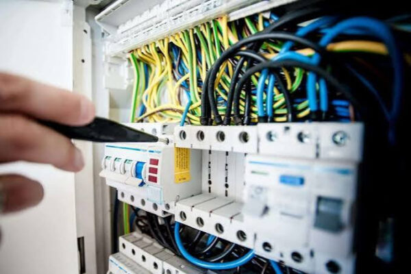 signs-your-home-needs-circuit-breakers-1
