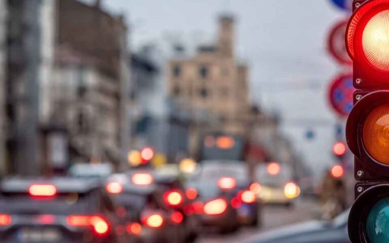 Why Running a Red Light at the Wrong Moment Turns an Ordinary Intersection Into a Fatal Crash Scene